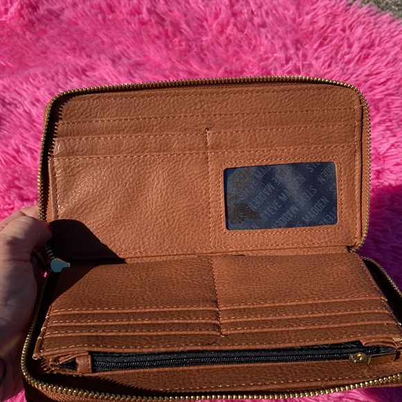 Steve Madden faux leather embossed logo gold tone hardware wallet NWT - Picture 3 of 10